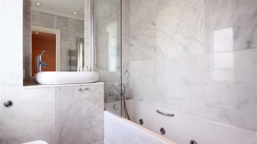 En-Suite Bathroom