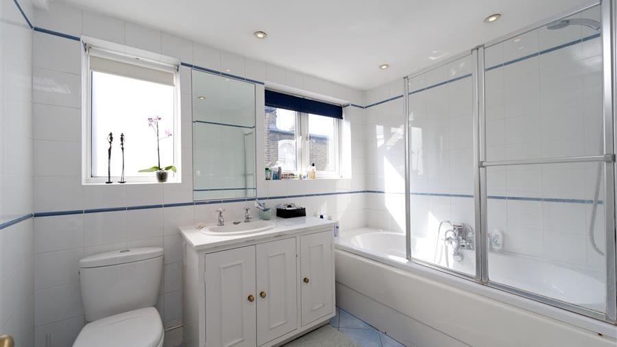 En-Suite Bathroom