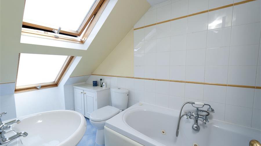 En-Suite Bathroom