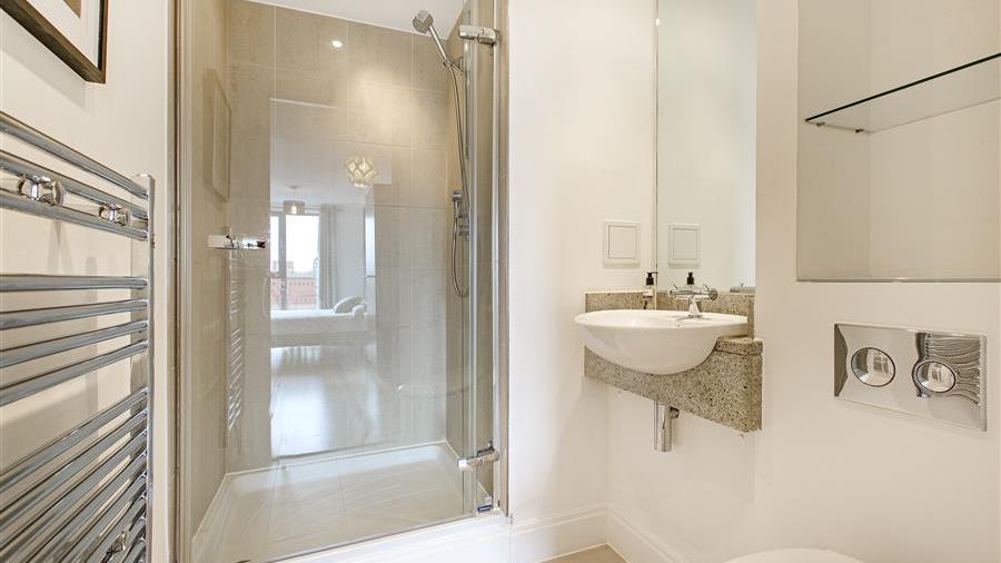 En-Suite Bathroom