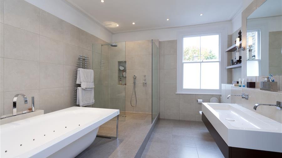 En-Suite Bathroom