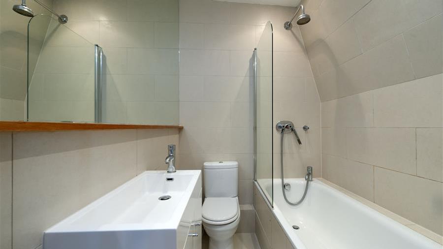 En-Suite Bathroom