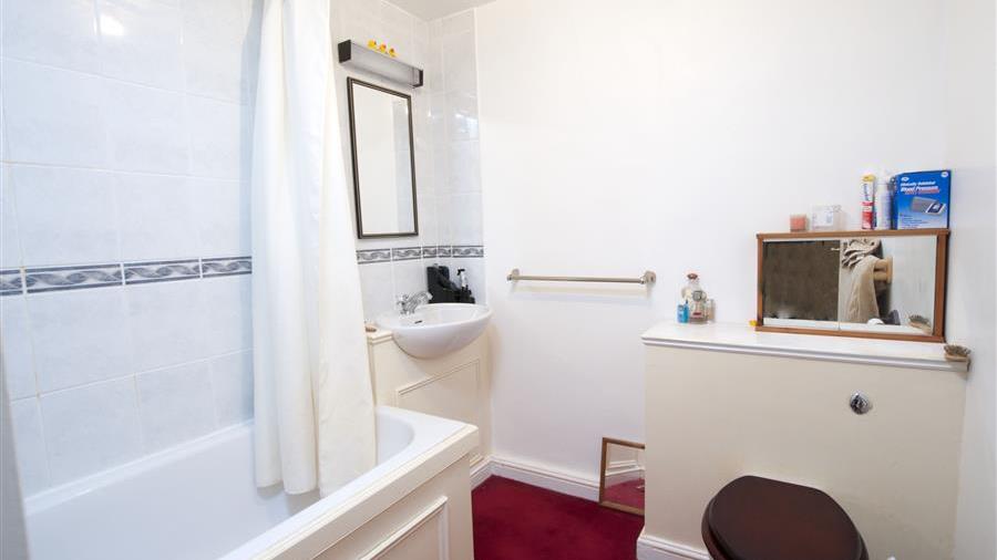 En-Suite Bathroom