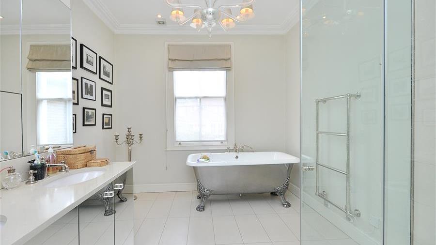En-Suite Bathroom