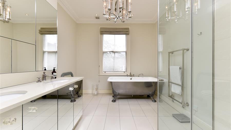 En-Suite Bathroom