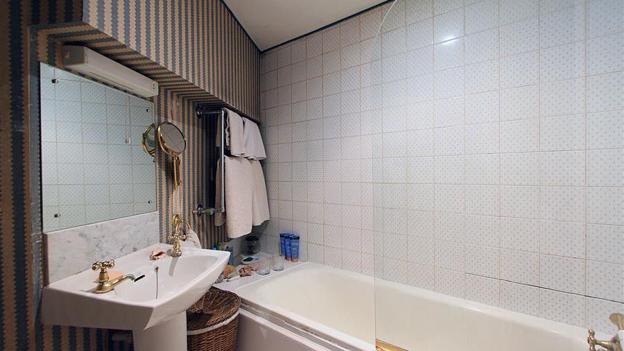 En-Suite Bathroom