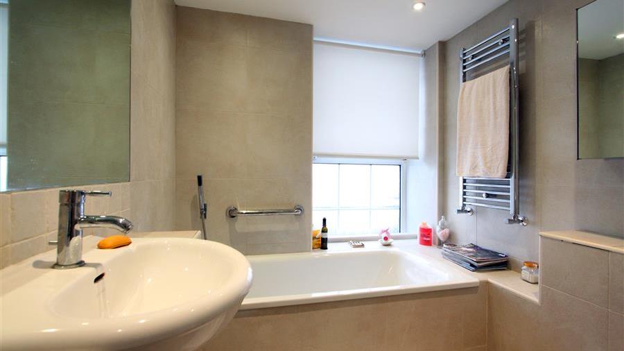 En-Suite Bathroom
