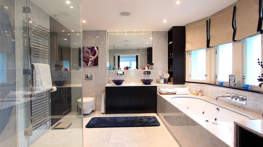 En-Suite Bathroom