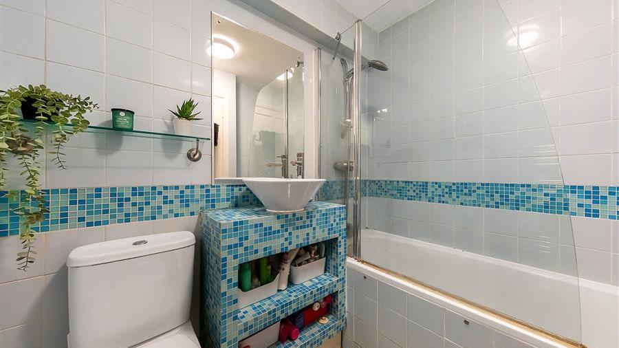En-Suite Bathroom