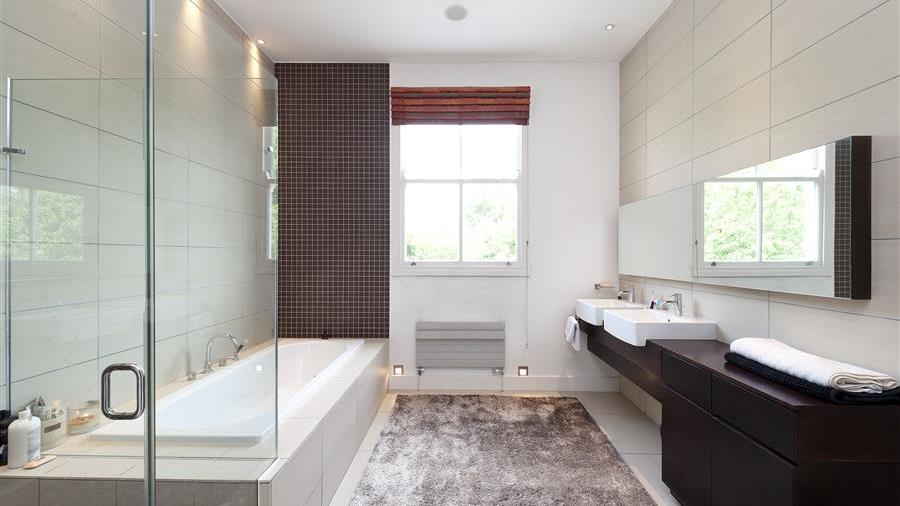En-Suite Bathroom
