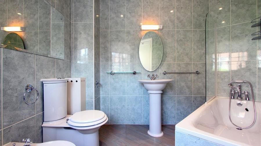 En-Suite Bathroom