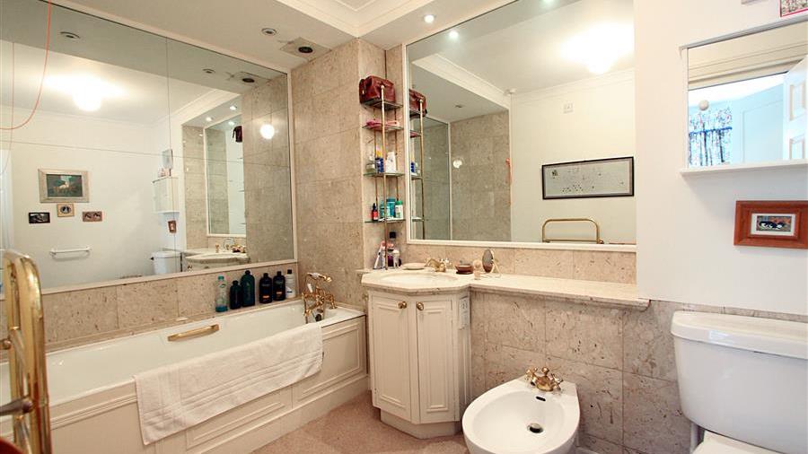 En-Suite Bathroom