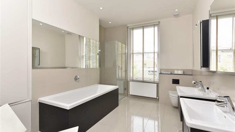 En-Suite Bathroom