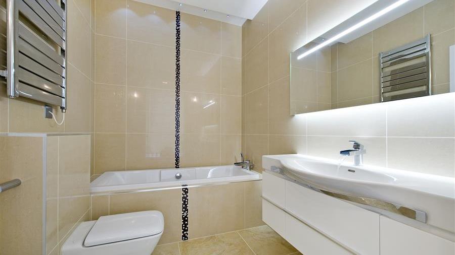 En-Suite Bathroom
