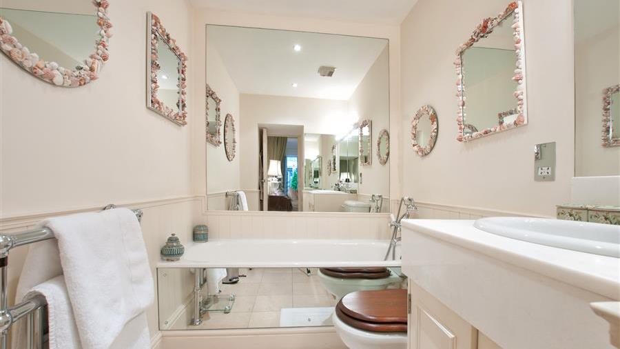 En-Suite Bathroom