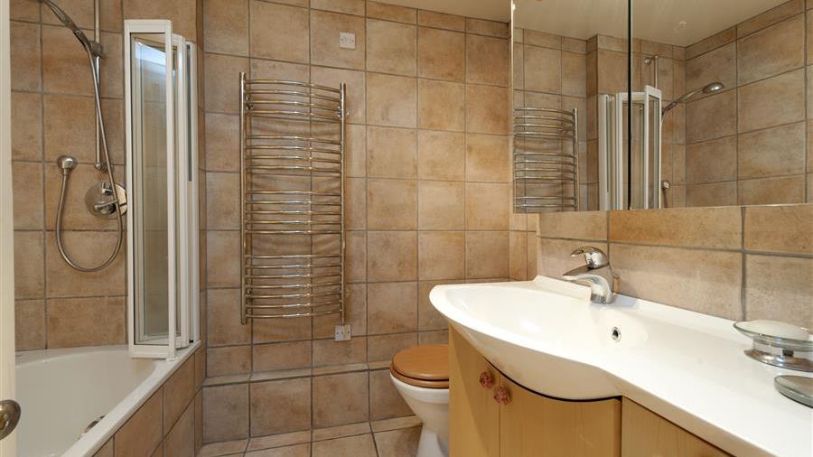 En-Suite Bathroom