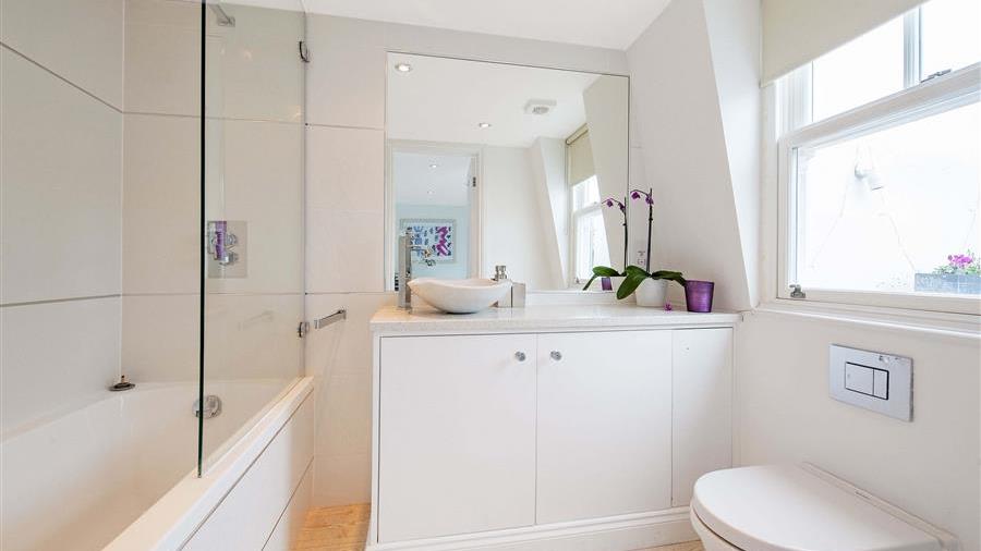 En-Suite Bathroom