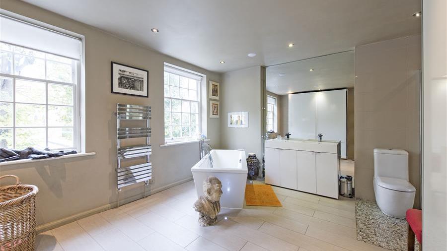 En-Suite Bathroom