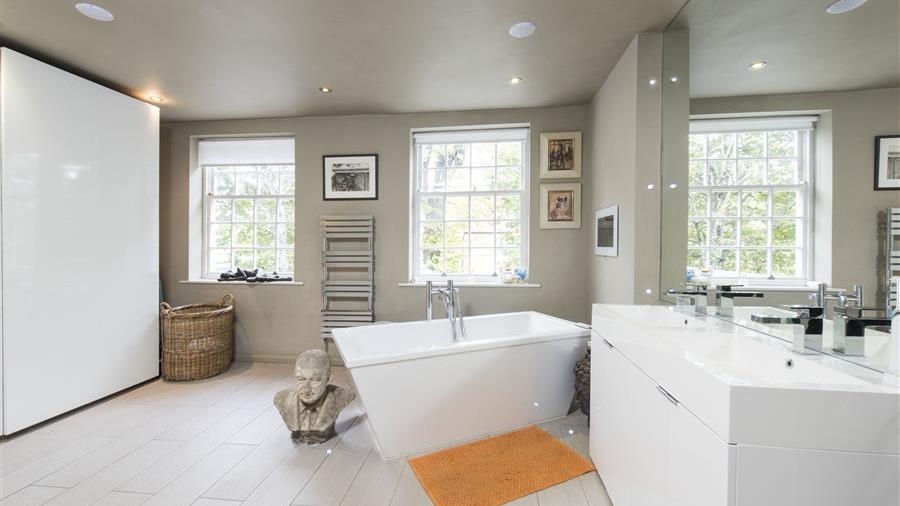 En-Suite Bathroom