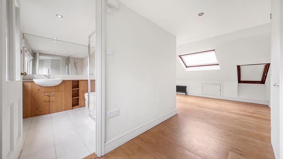 En-Suite Bathroom