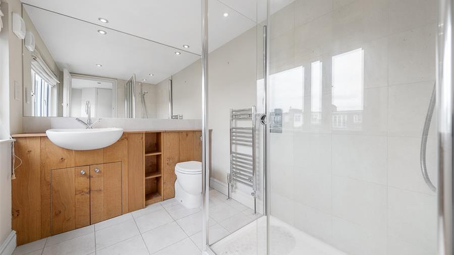 En-Suite Bathroom