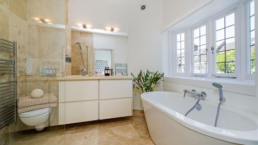 En-Suite Bathroom
