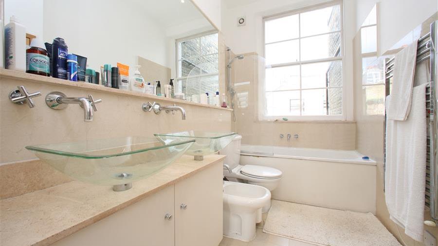En-Suite Bathroom