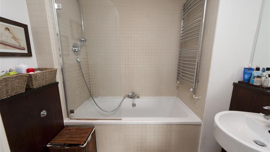 En-Suite Bathroom