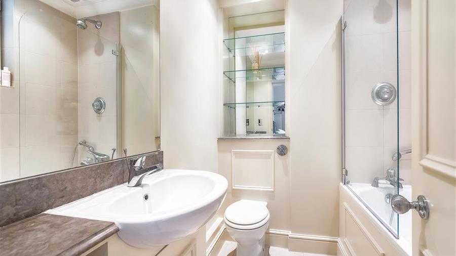 En-Suite Bathroom