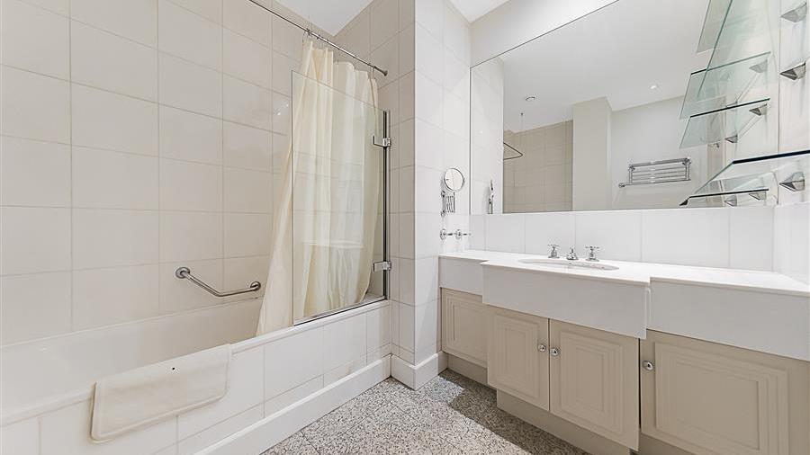 En-Suite Bathroom