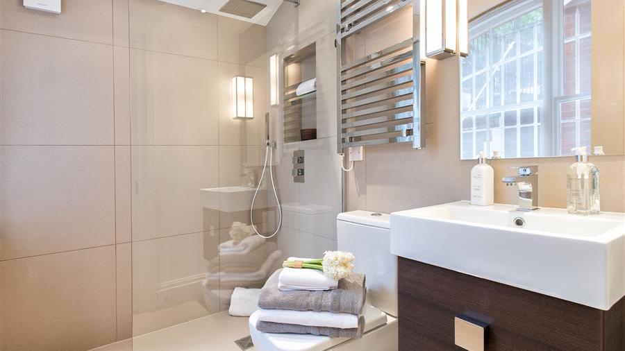 En-Suite Bathroom