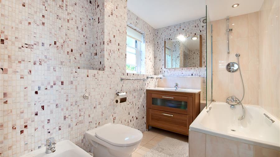 En-Suite Bathroom