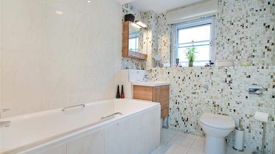 En-Suite Bathroom
