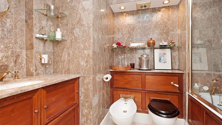 En-Suite Bathroom