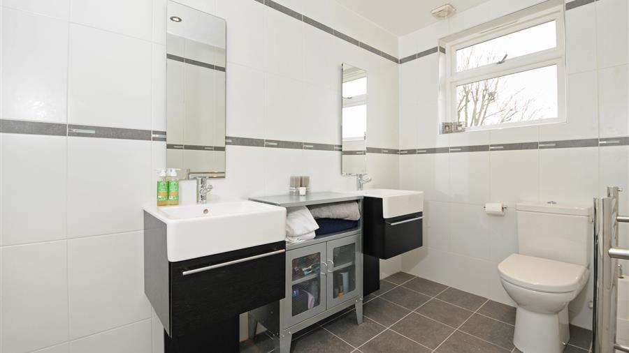 En-Suite Bathroom