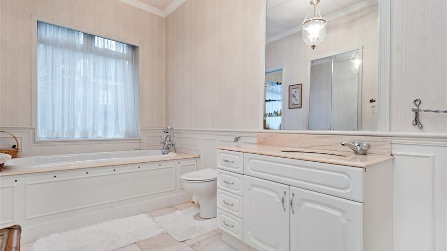 En-Suite Bathroom