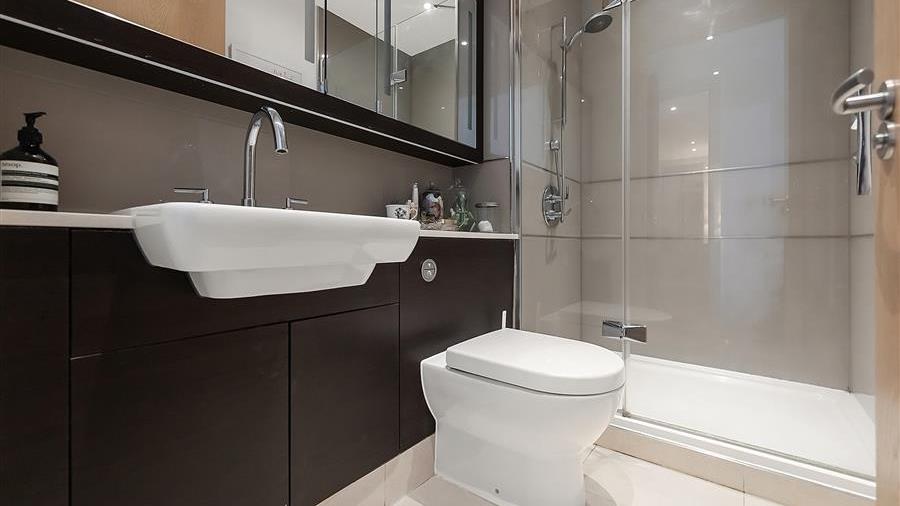 En-Suite Bathroom