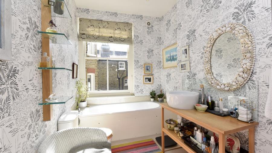 En-Suite Bathroom