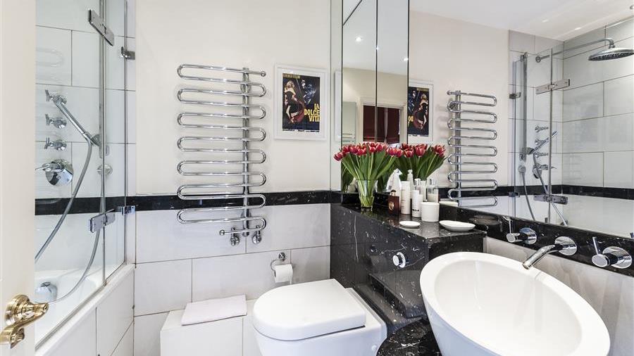 En-Suite Bathroom