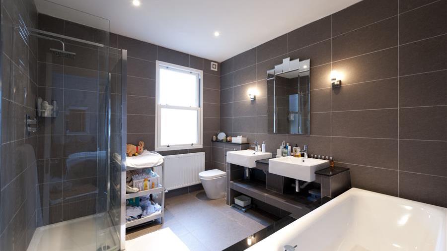 En-Suite Bathroom