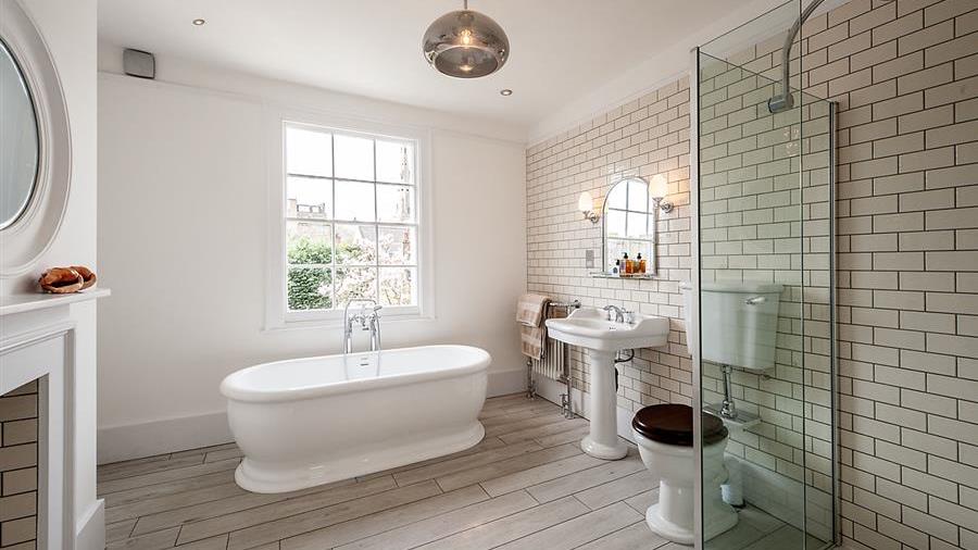 En-Suite Bathroom