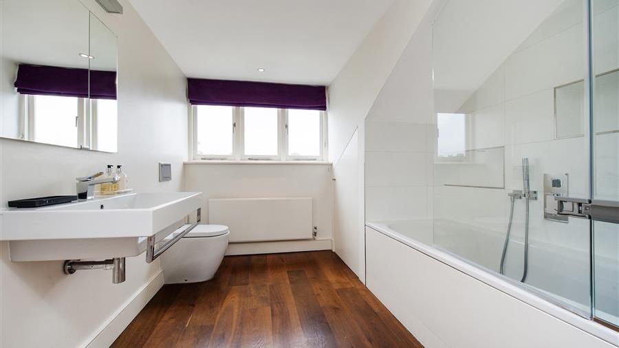 En-Suite Bathroom