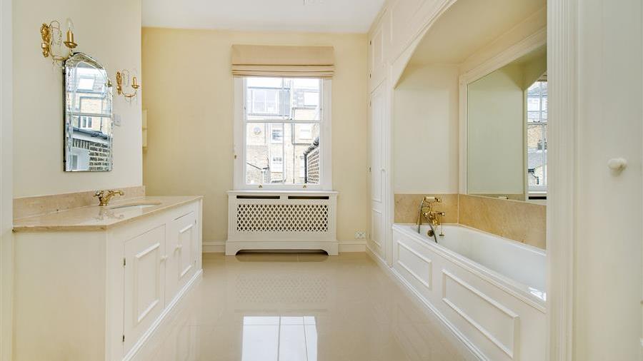 En-Suite Bathroom