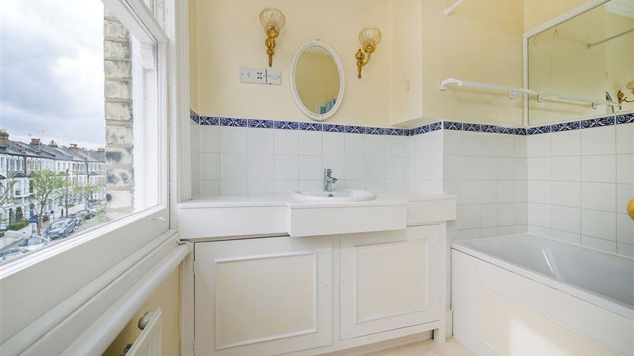 En-Suite Bathroom