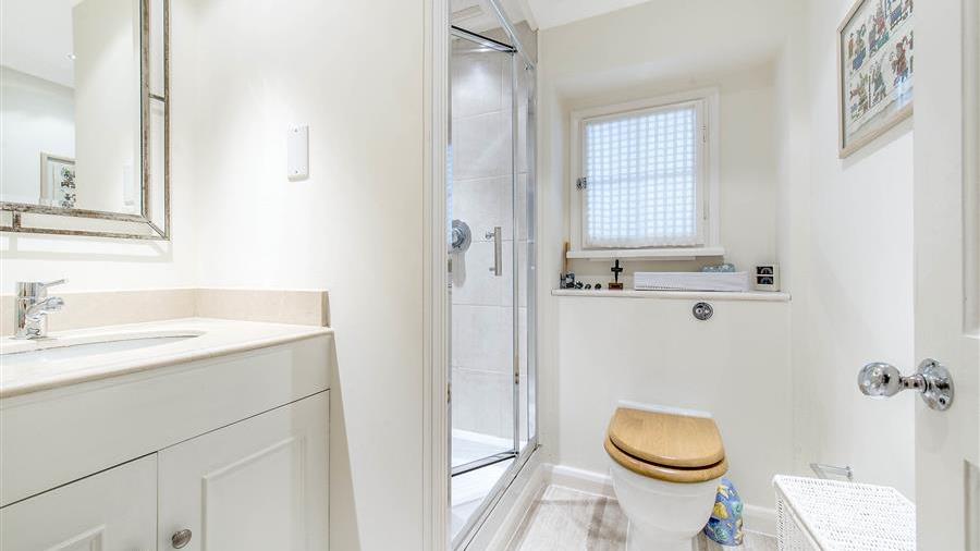 En-Suite Bathroom
