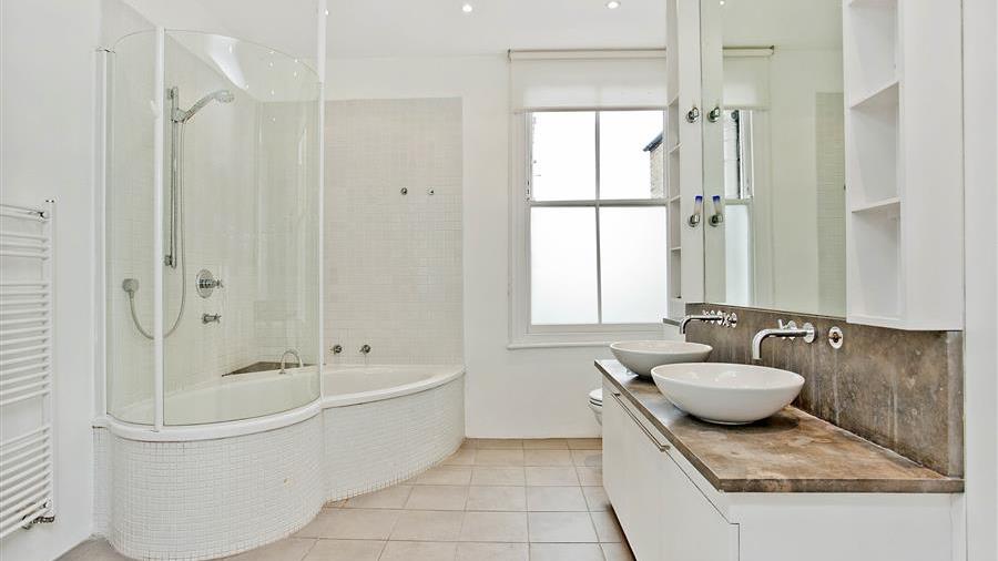 En-Suite Bathroom