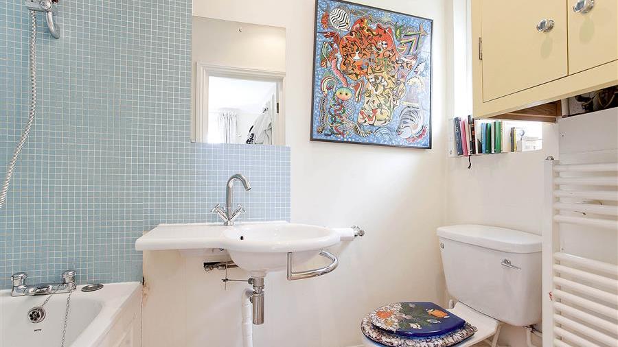 En-Suite Bathroom