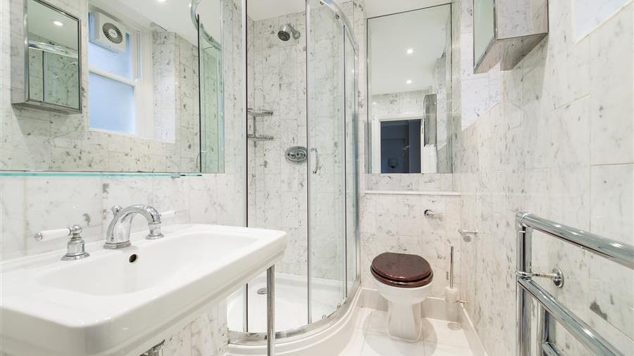 En-Suite Bathroom