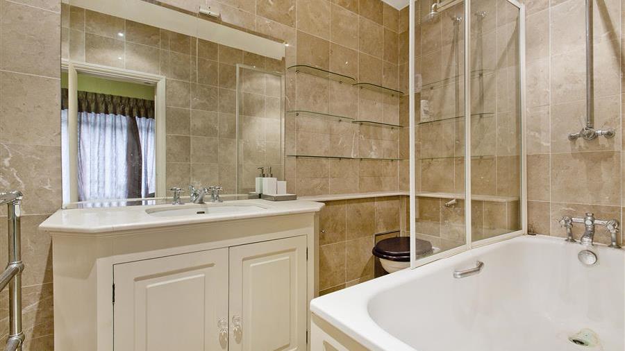 En-Suite Bathroom