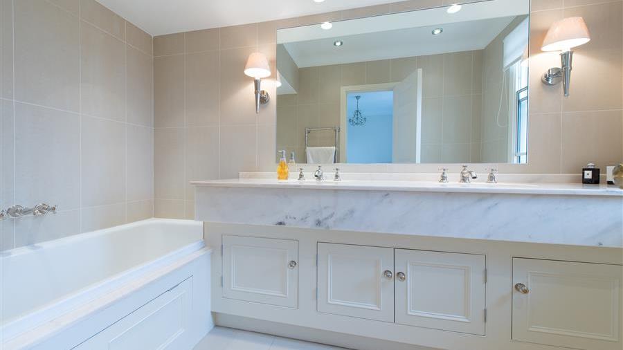 En-Suite Bathroom